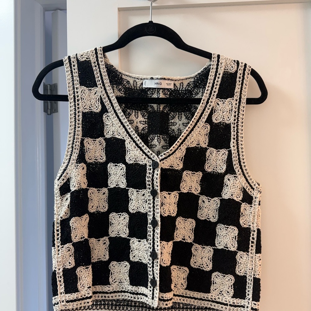 Mango Black and Cream Crochet Button-Front Vest new without tags size small